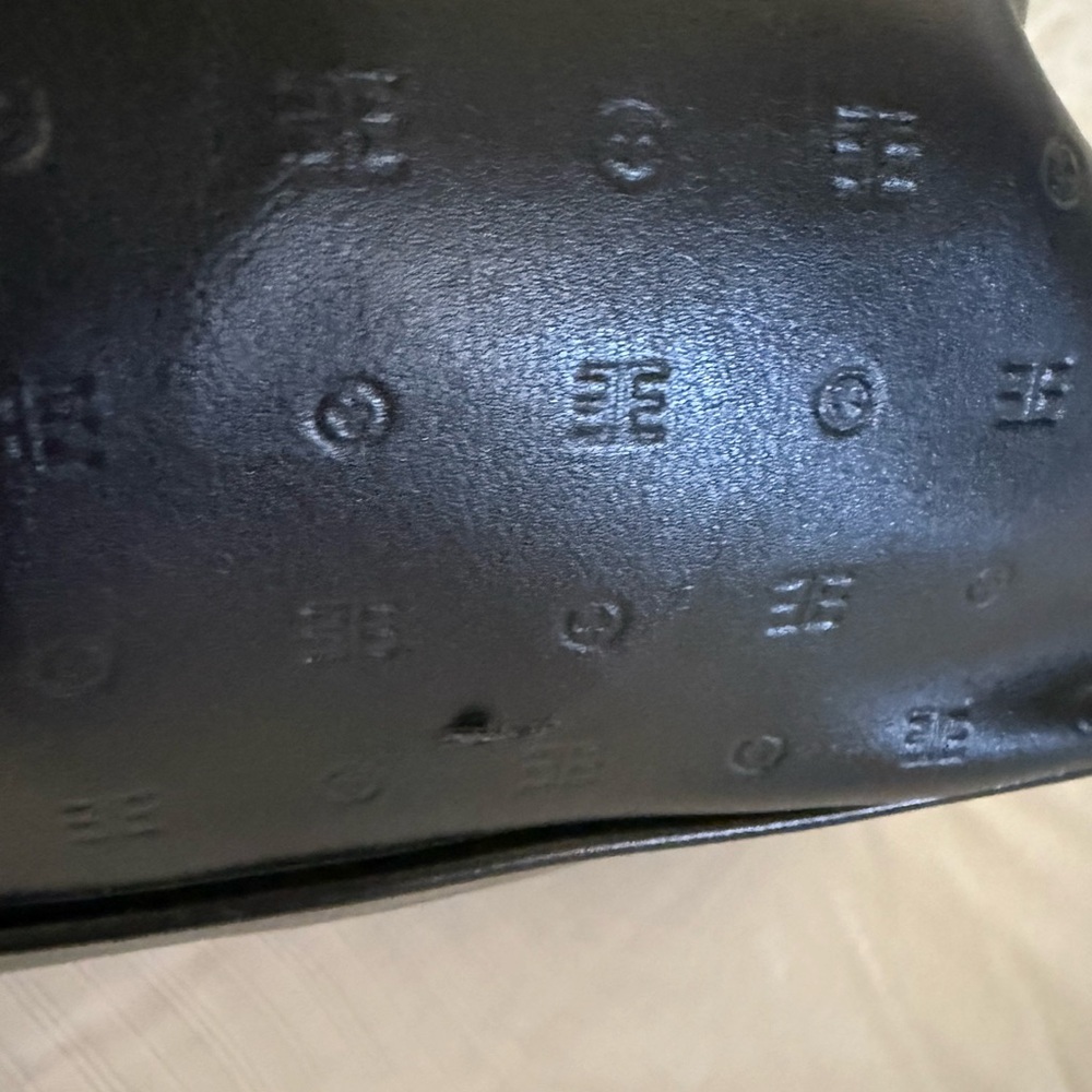 Arcadia Classic Black Leather Shoulder Bag - Picture 4 of 13